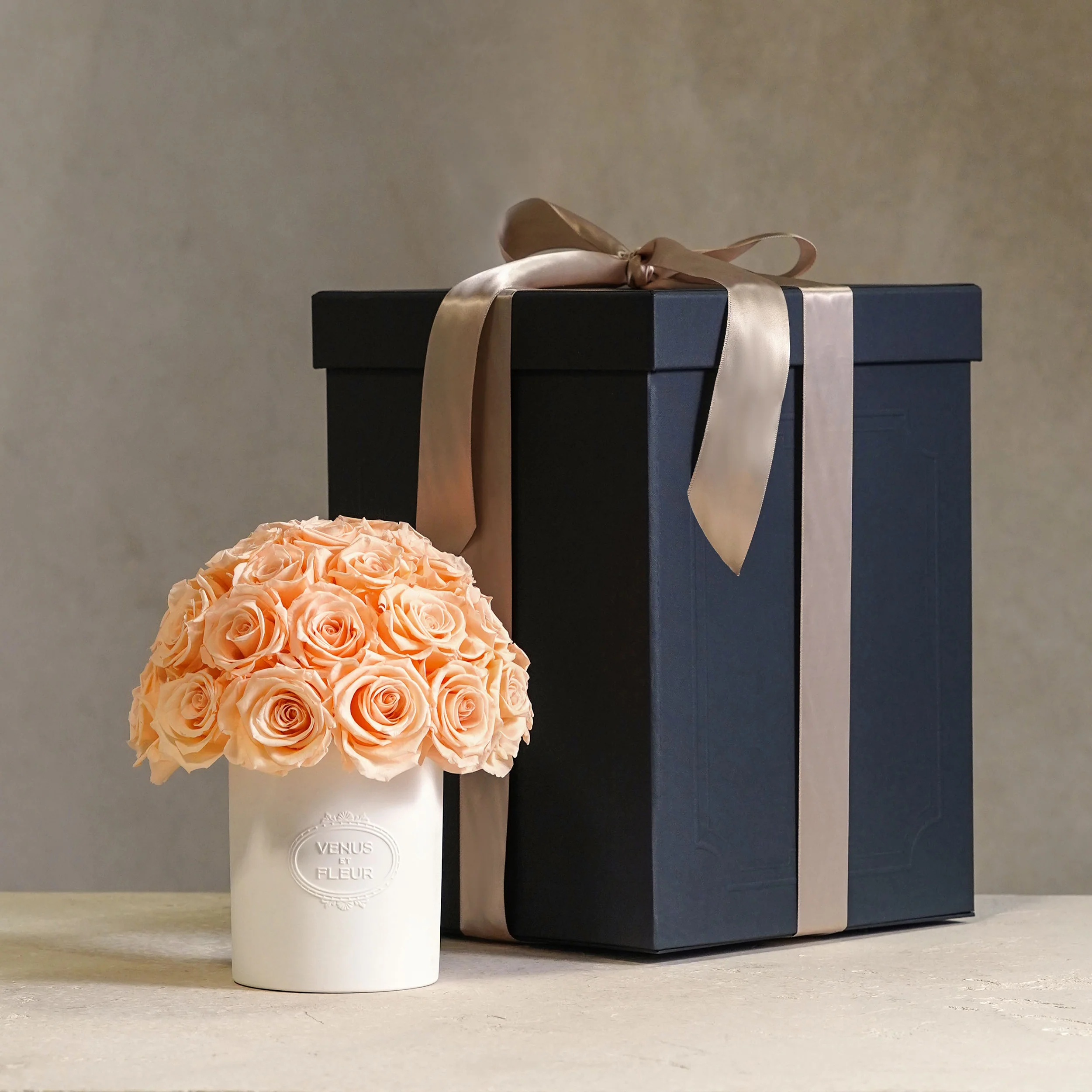 Fleura Porcelain Vase - Image 16