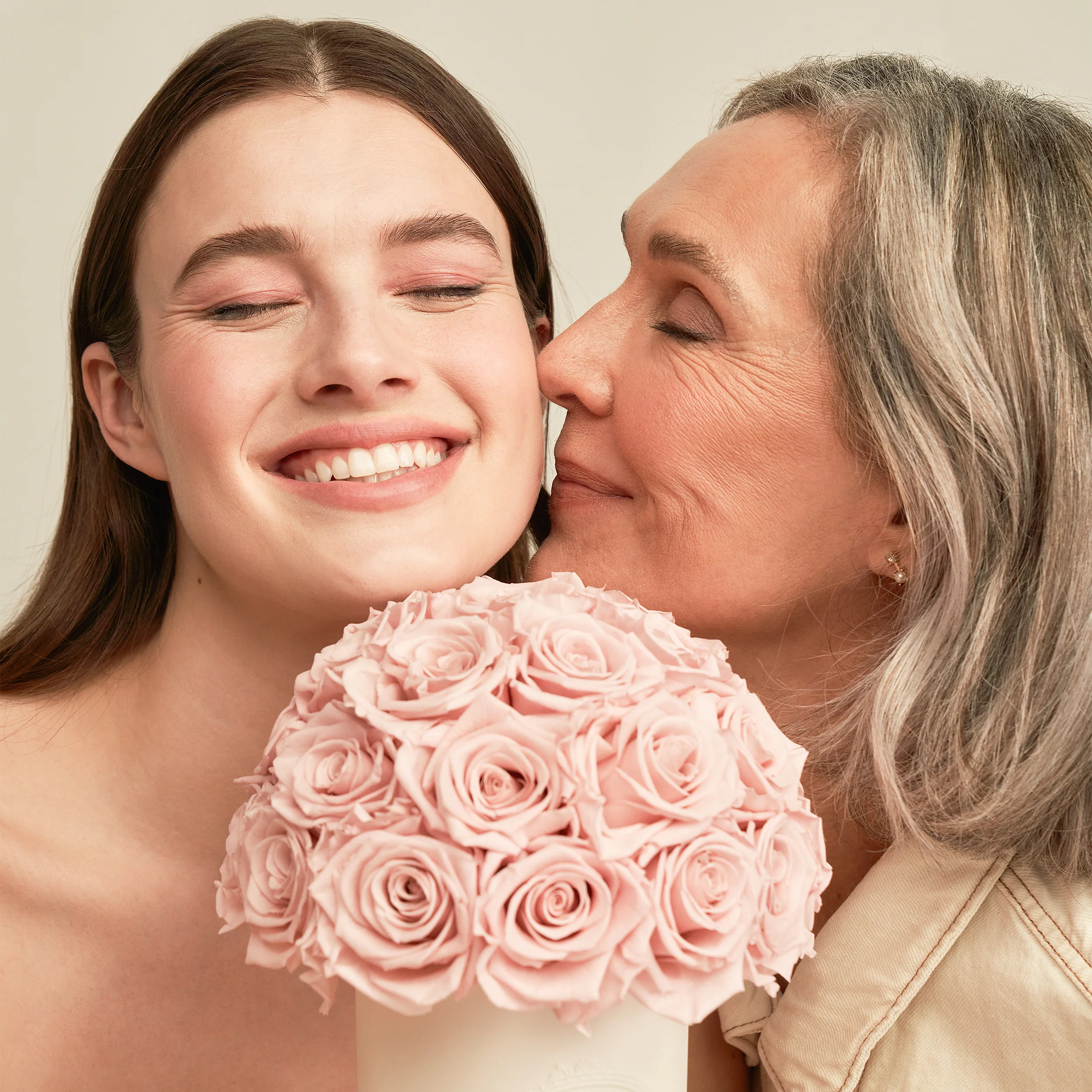 Fleura Porcelain Vase - Image 17