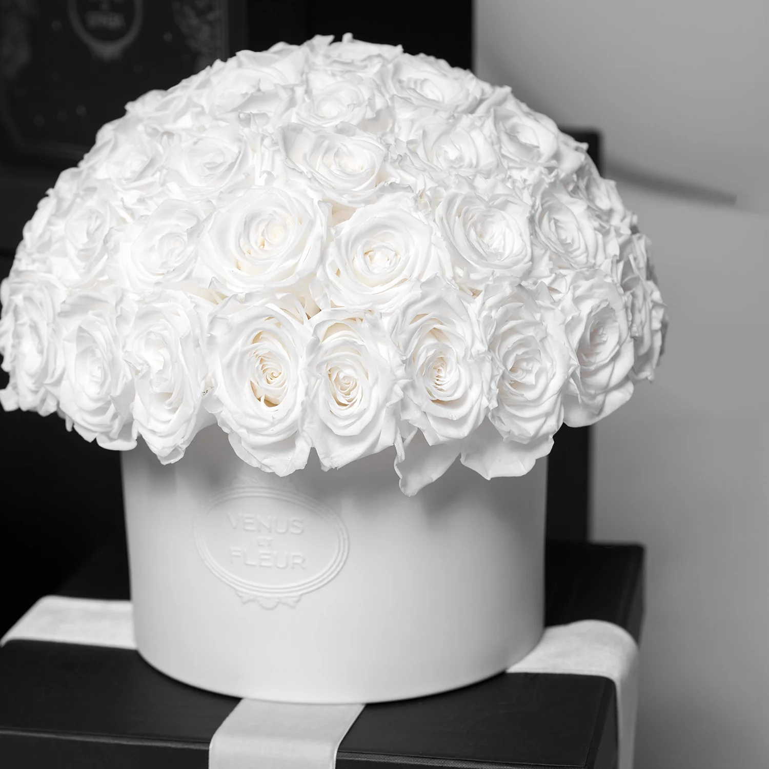 Thalia Porcelain Vase - Image 11